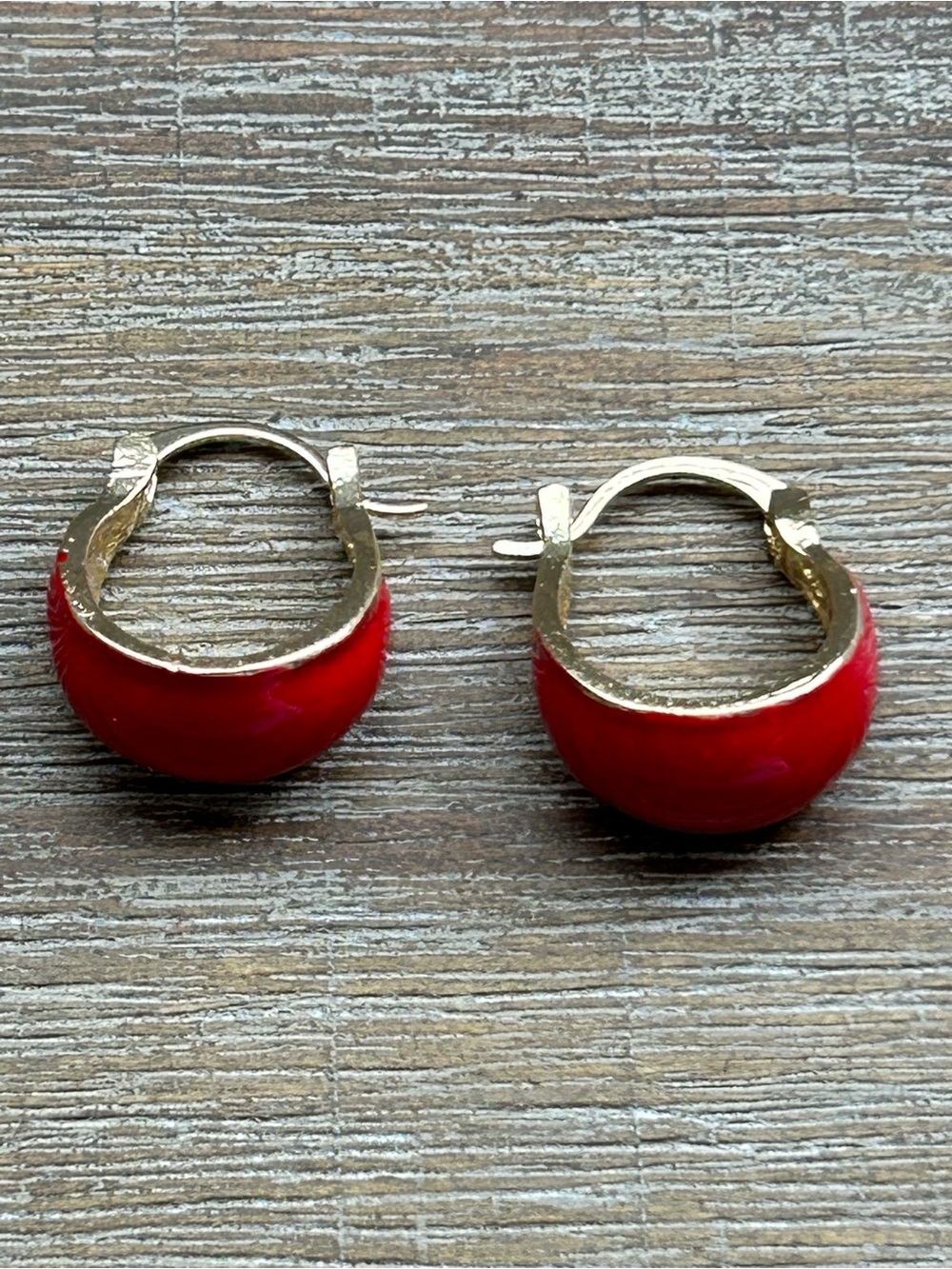 Red Enamel Gold Tone Vintage Style Hoop Earring New